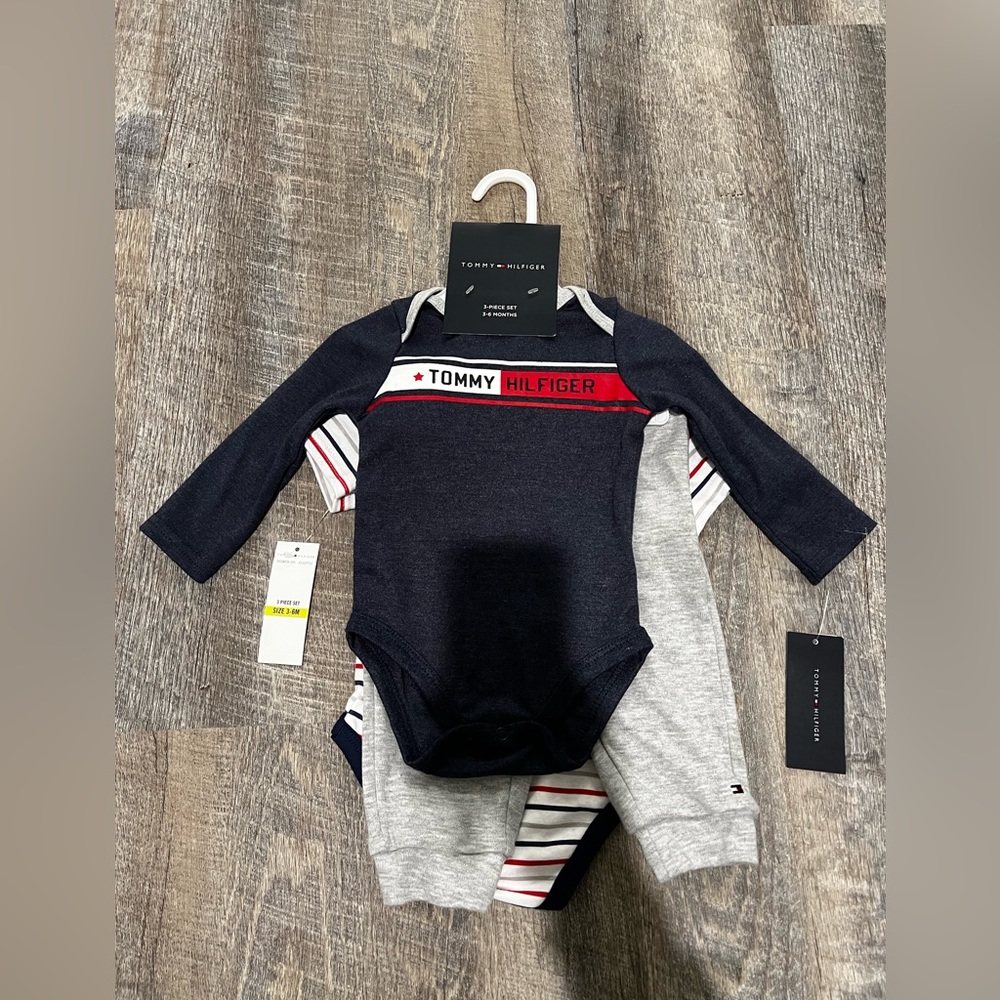 Infant 3 piece set Tommy Hilfiger